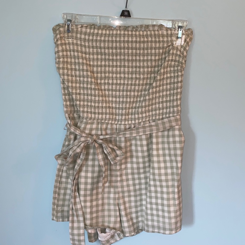 ABERCROMBIE STRAPLESS ROMPER